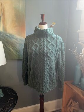 Super soft and fuzzy Eddie Bauer sweater size S. Green/blue cable knit.